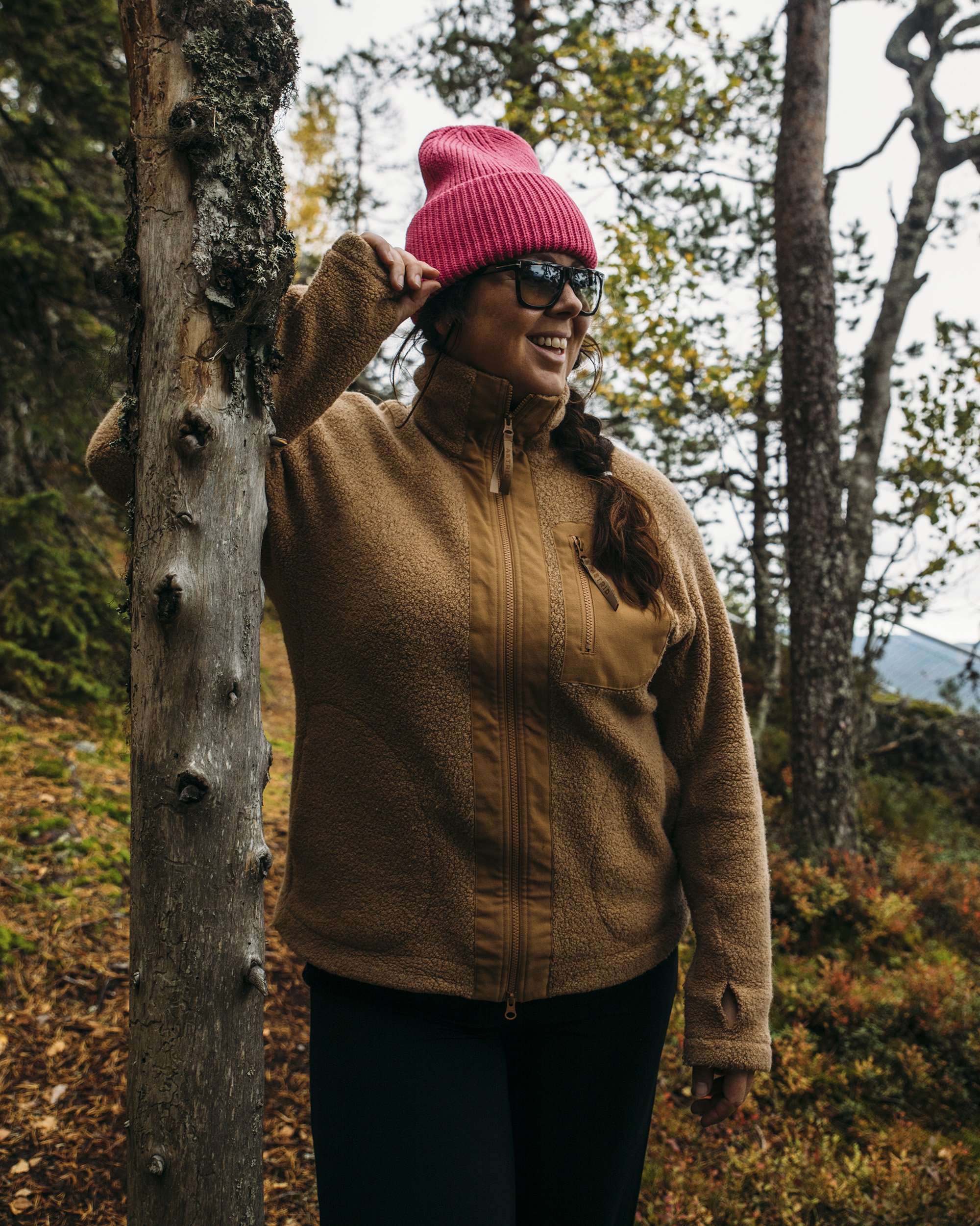 astrid wild kläder och minna fleece i beige